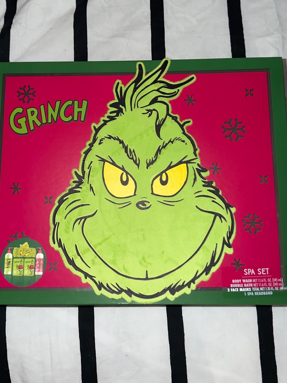 Grinch holiday spa set